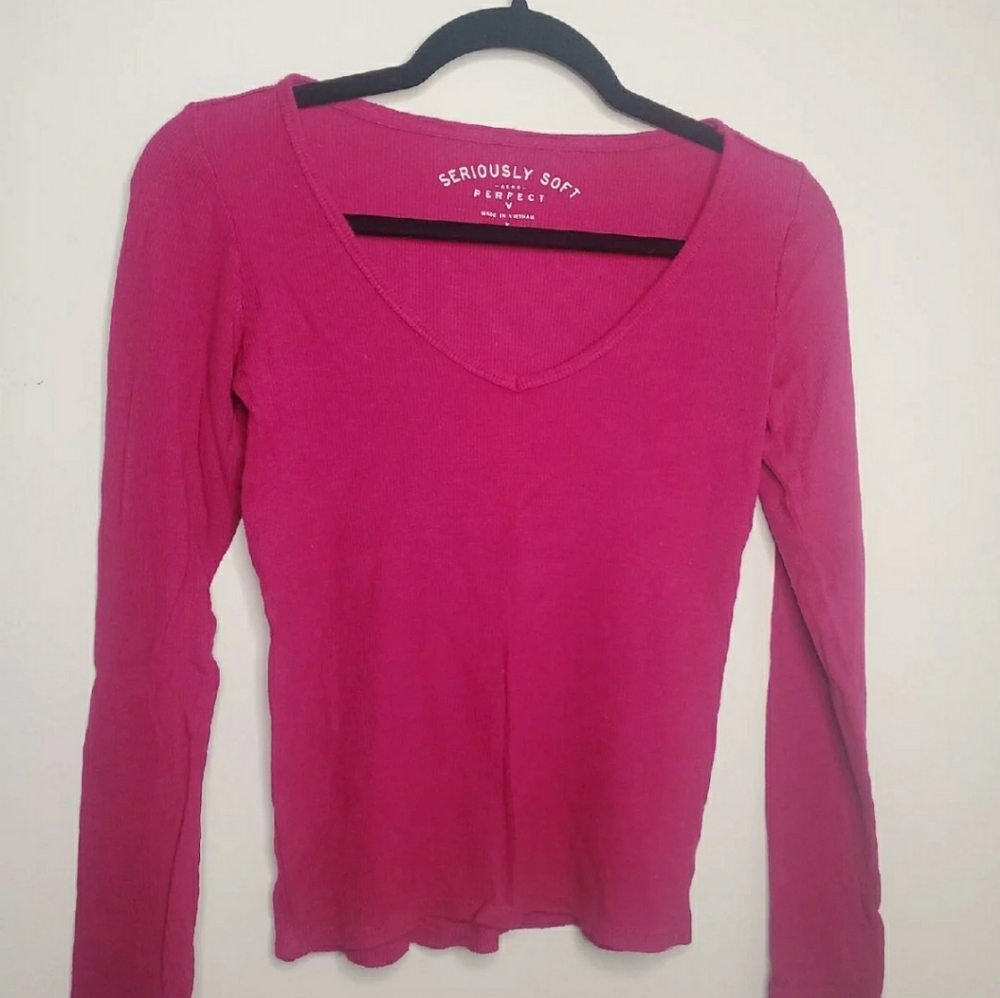 Aero ribbed perfect V shirt